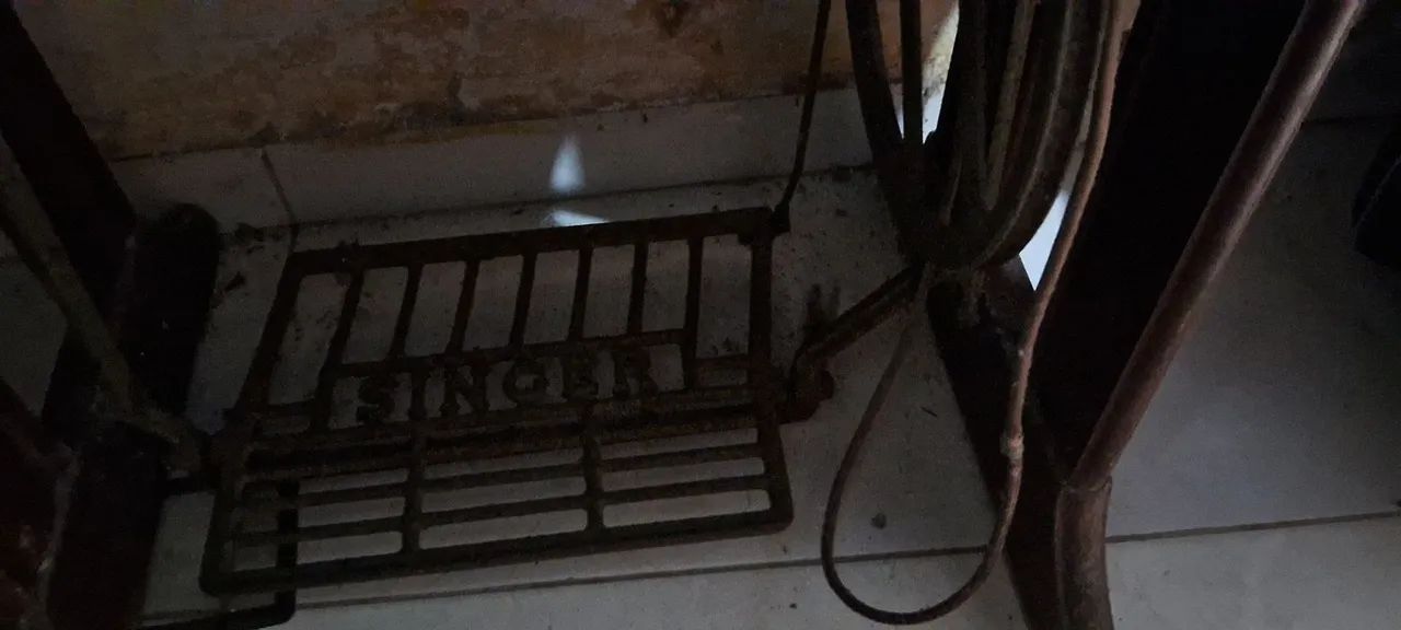 Mesa de máquina antiga  - Foto 4