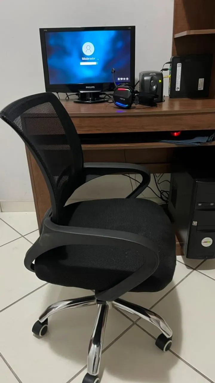 Computador com mesa e cadeira  - Foto 3