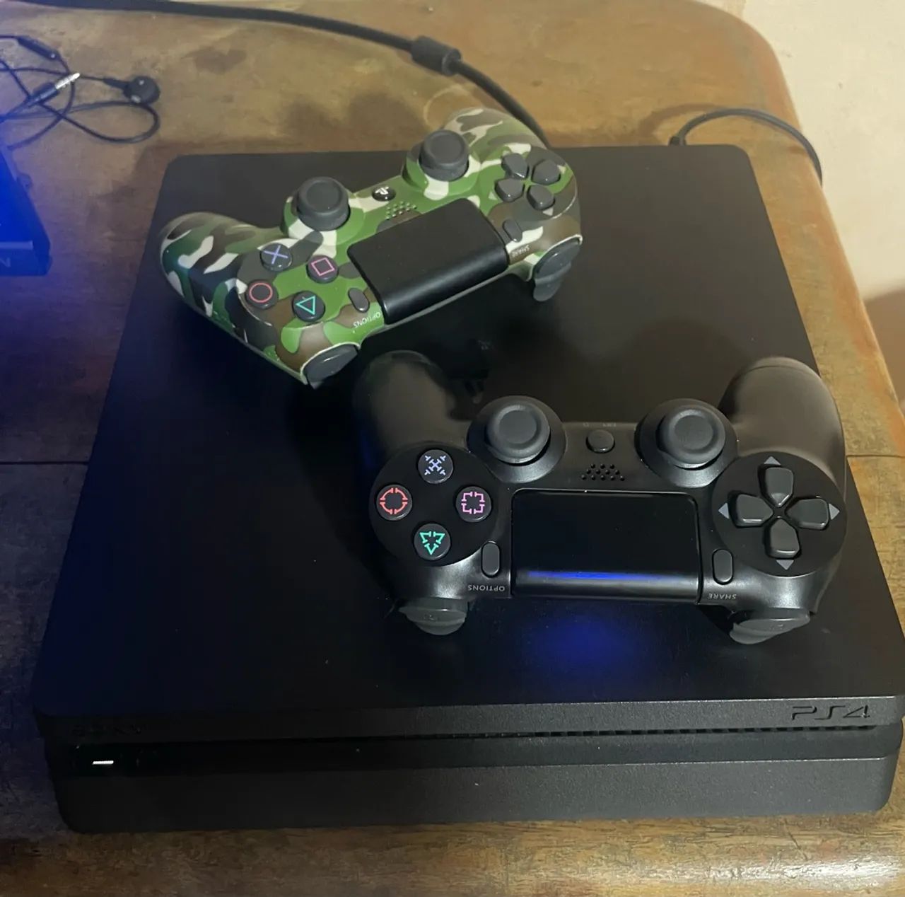 PLAYSTATION 4 SLIM (PS4) 