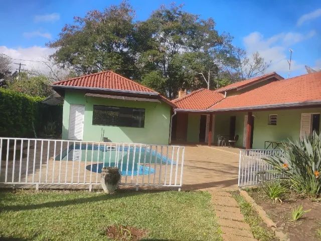 Casa com bom espaço gramado e piscina.  - Foto 3