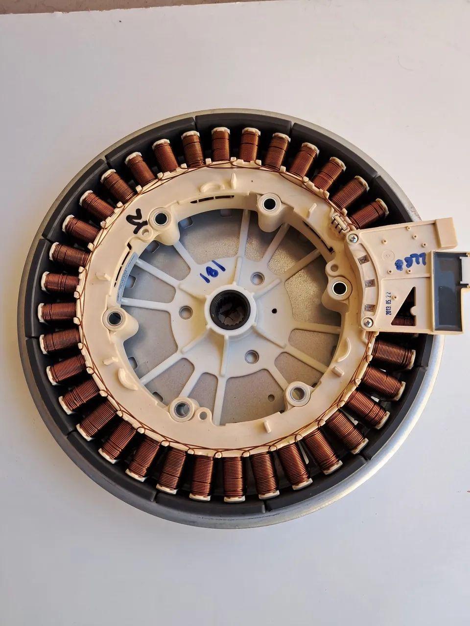 Motor/estator da lava e seca Eletrolux lsi11  220v - Foto 2