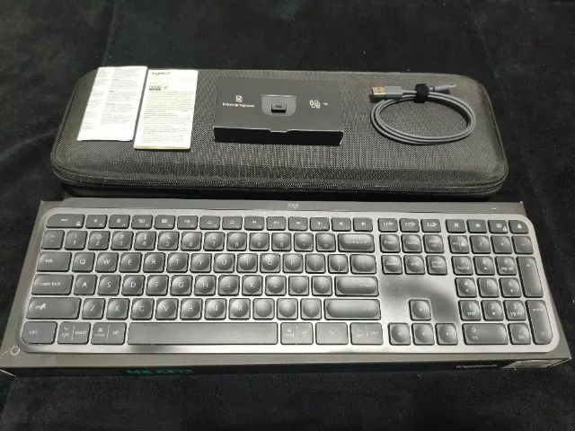 Logitech MX Keys grafite + case rígida