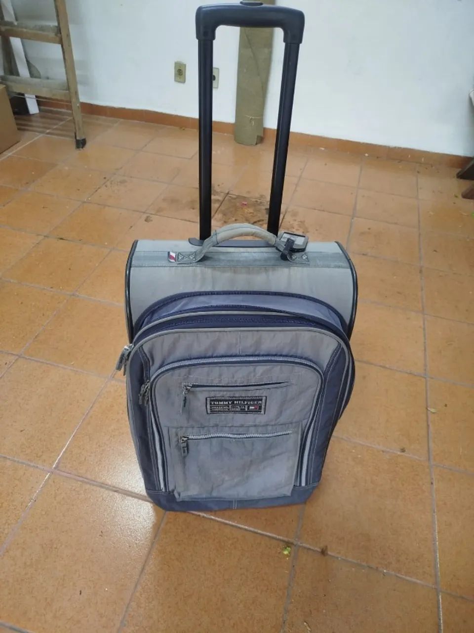 Mala Tommy Hilfiger Original de Viagem  na Cor Cinza
