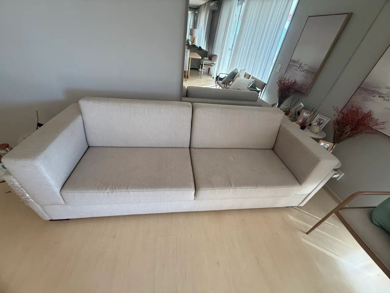 Sofá 2,50 m em linho bege  - Foto 3