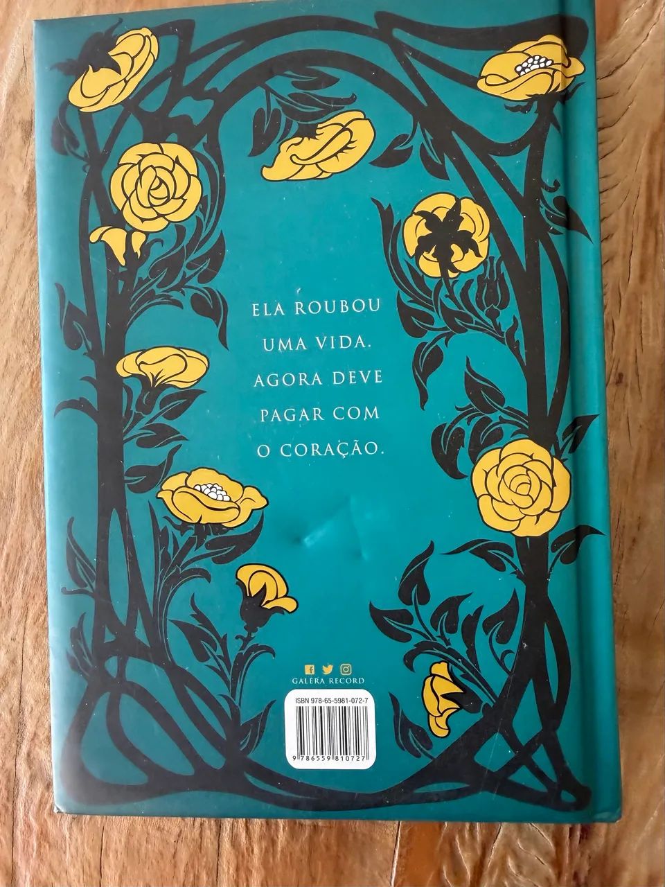 Corte de espinhos e rosas - Foto 3