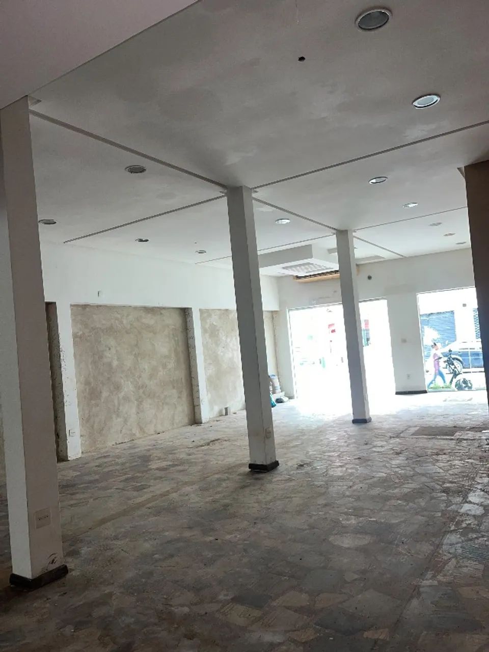 ALUGA-SE LOJA COMERCIAL - R$ 2.400/MÊS - Foto 4