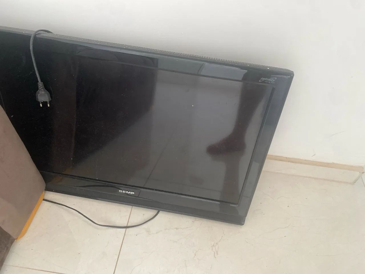Vende se Tv 42 polegadas marca semp 