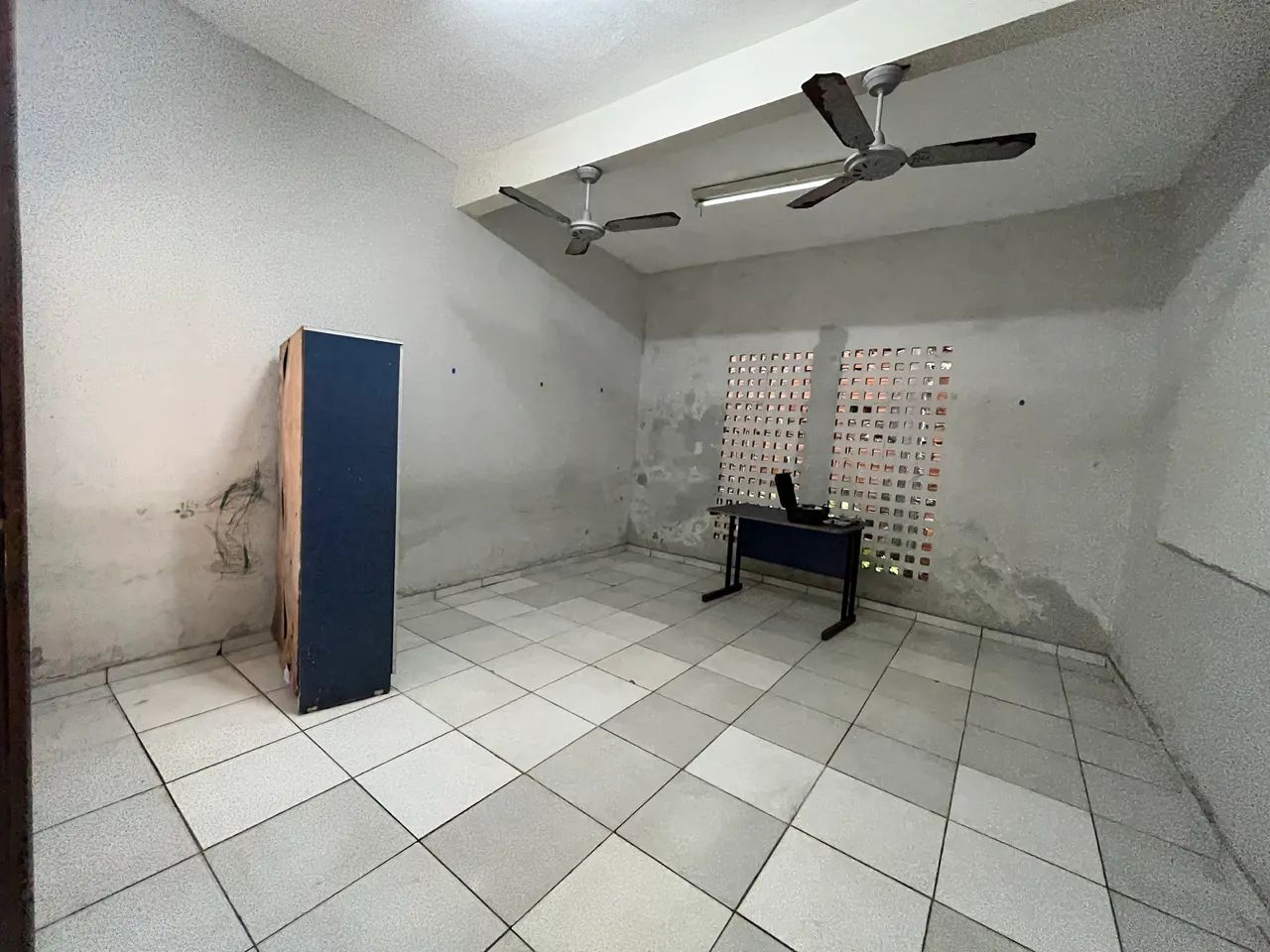Alugo prédio comercial de dois pavimento ? - Foto 2