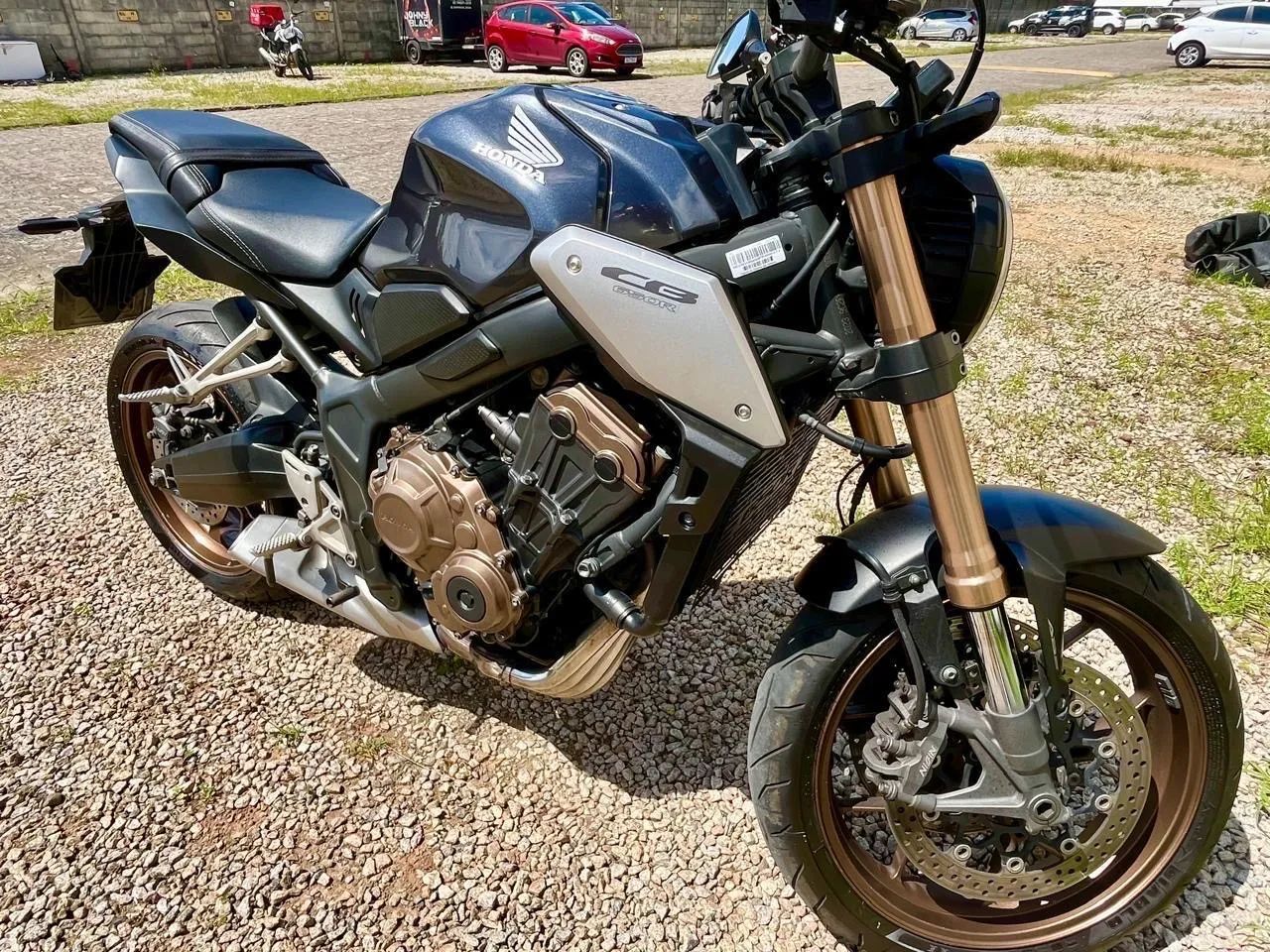 CB 650R 2023 - Foto 3