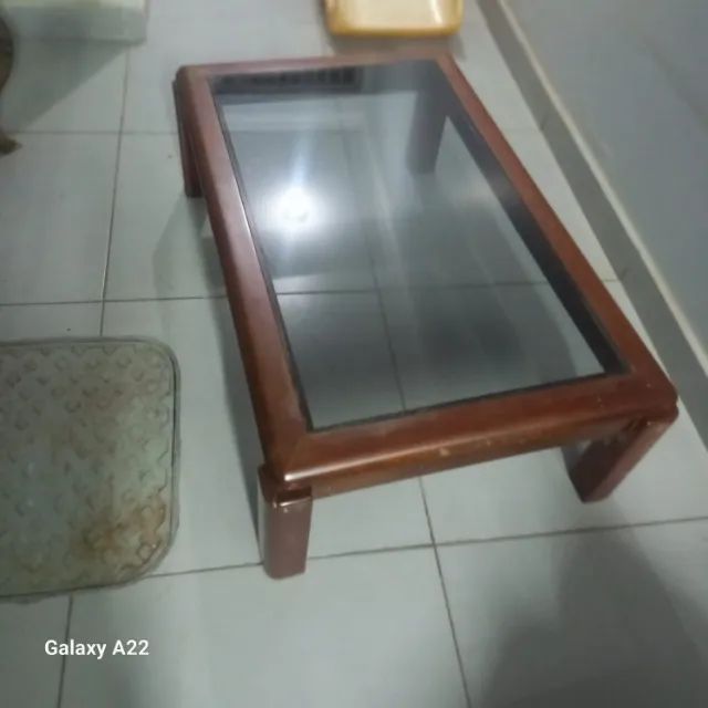 Mesa de centro com tampo de vidro medindo 70x 110 centimetros - Foto 2
