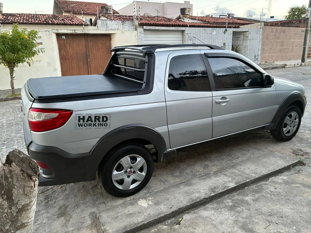 Fiat Strada Working Hard 1.4 Fire Flex 8V CD 2017 - Foto 2