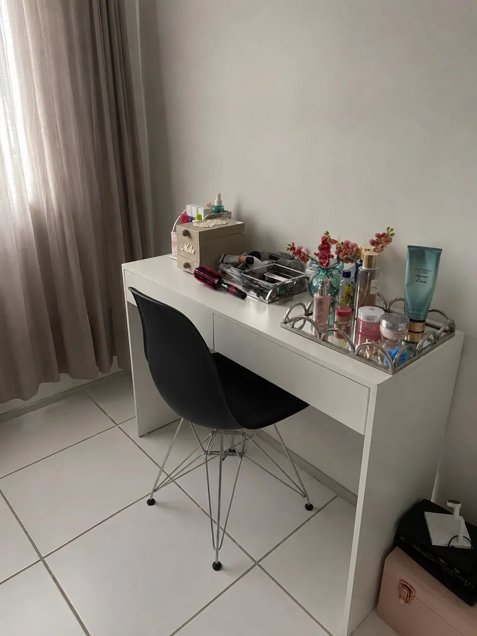 Escrivaninha + cadeira 