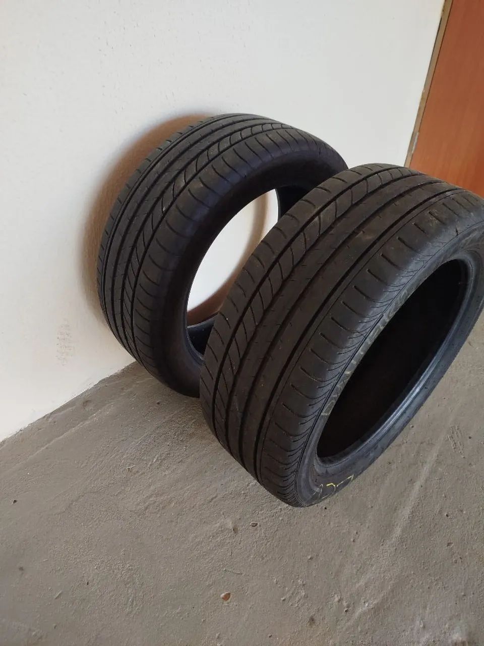 Pneus semi novos