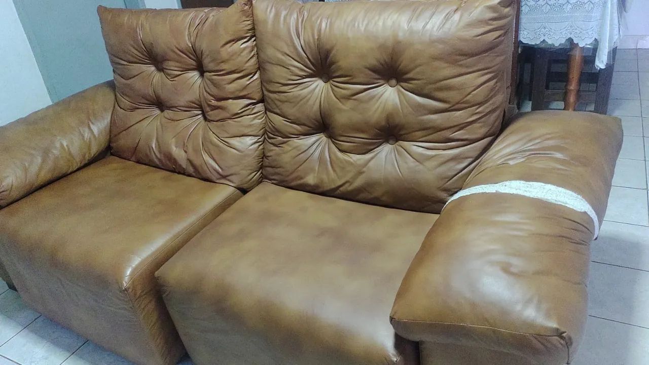 Sofá de couro grande 3 lugares 
