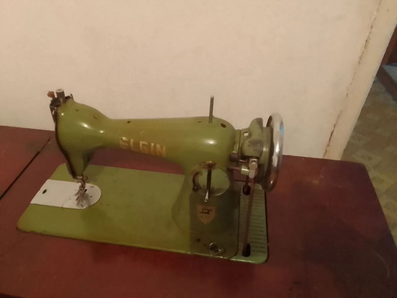 Maquina costura elgin antiga  - Foto 2