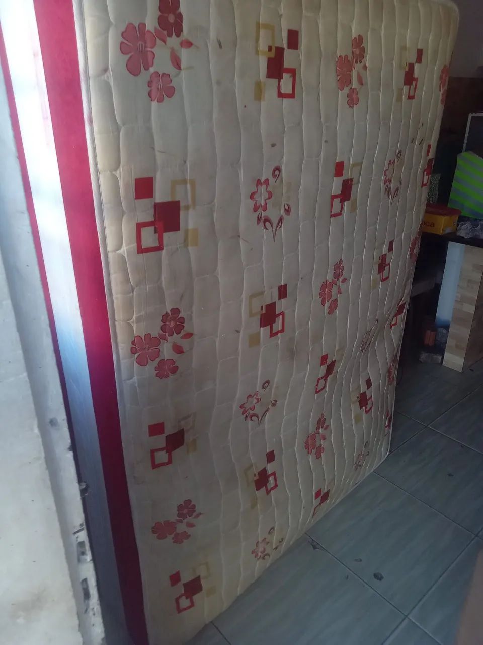 Vendo cama box conjugada.