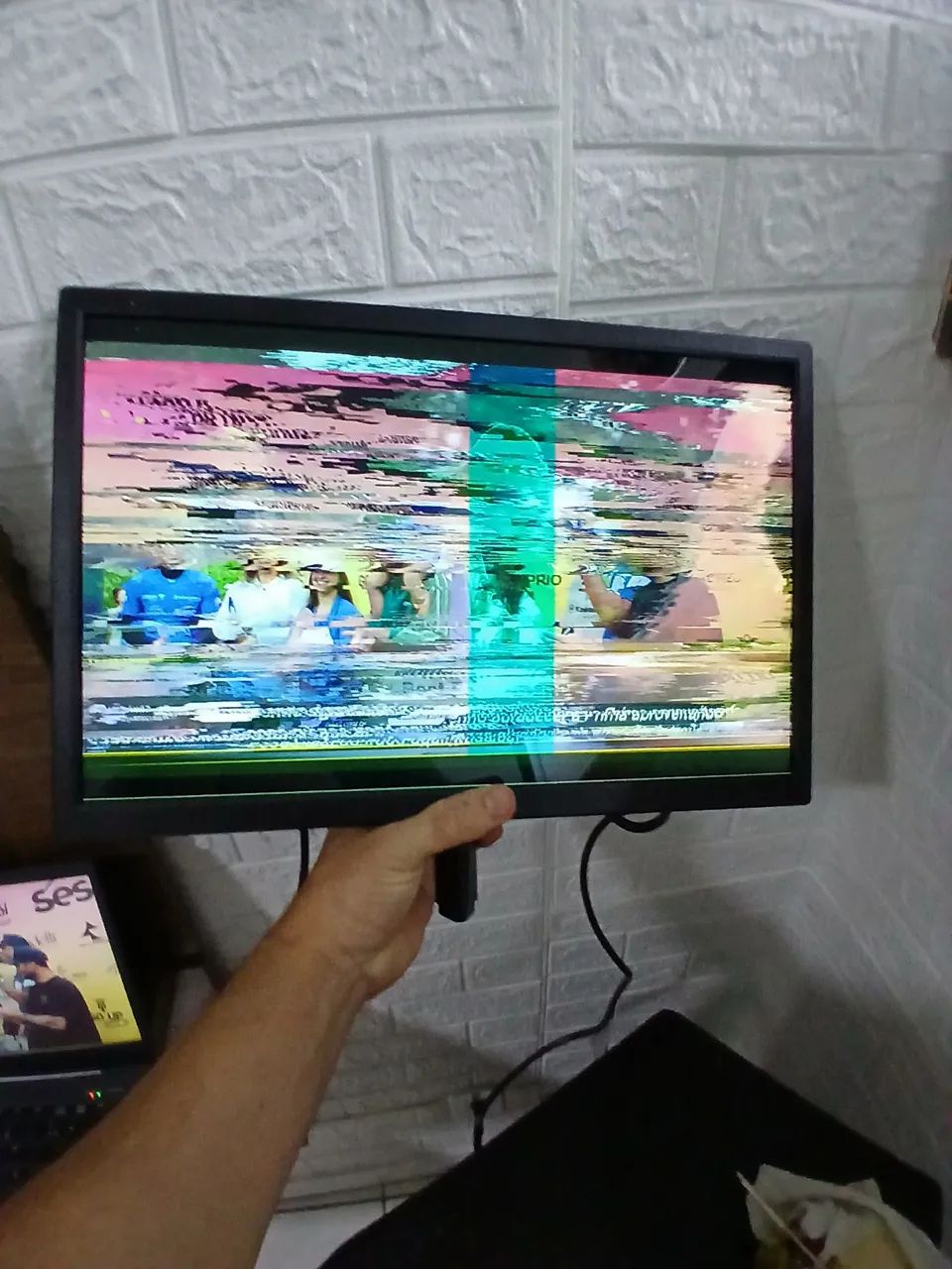 Monitor Prizi 19 polegadas com defeito  - Foto 4