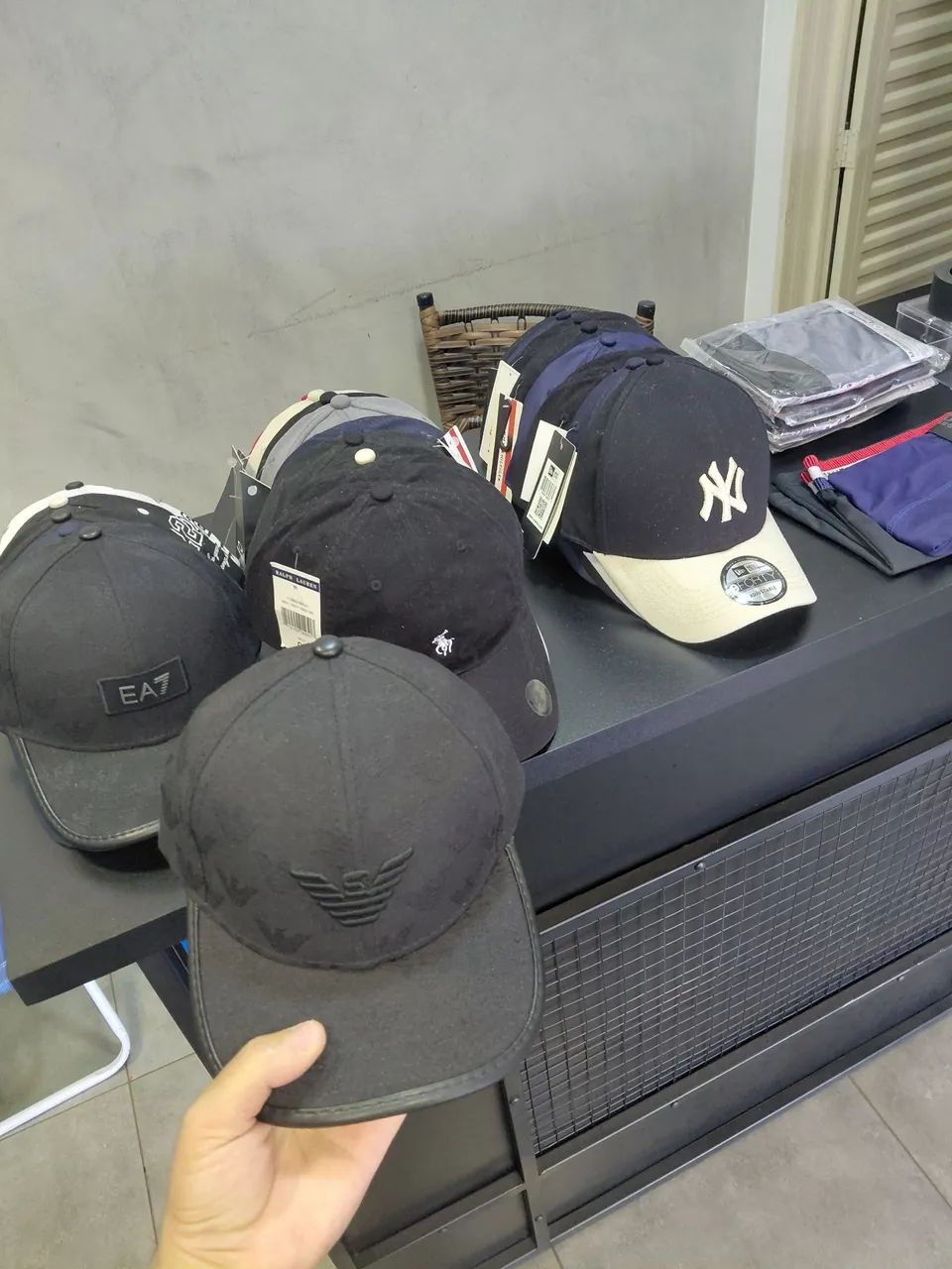 Bonés de vários modelos