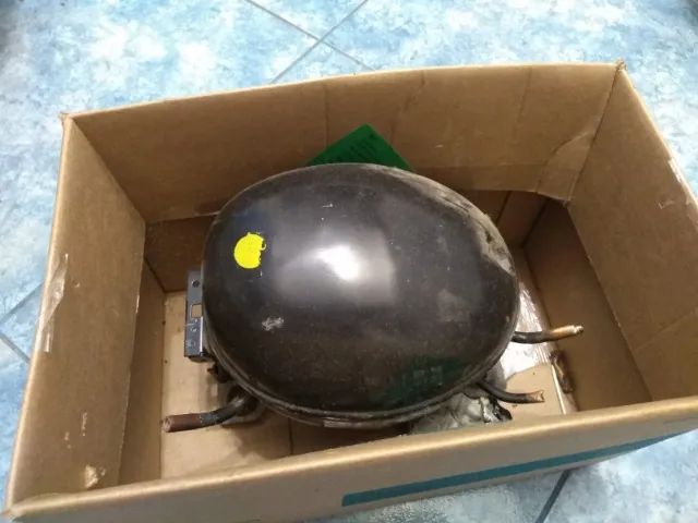 Compressor Embraco EMIe 40HJP 110V USADO - Foto 2