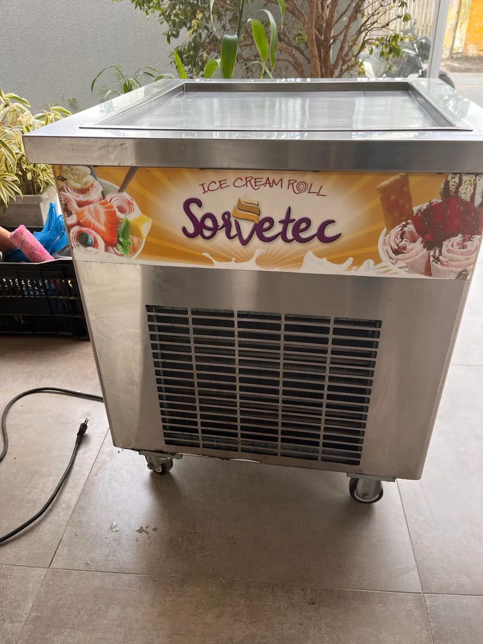 Máquina de sorvete na chapa 