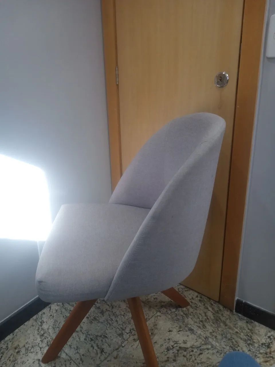Poltrona Giratória cinza - Foto 3