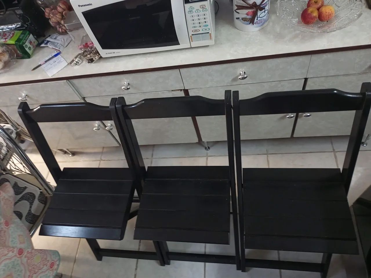 KIT MESA + 3 CADEIRAS MADEIRA ESTADO NOVO!!! - Foto 3