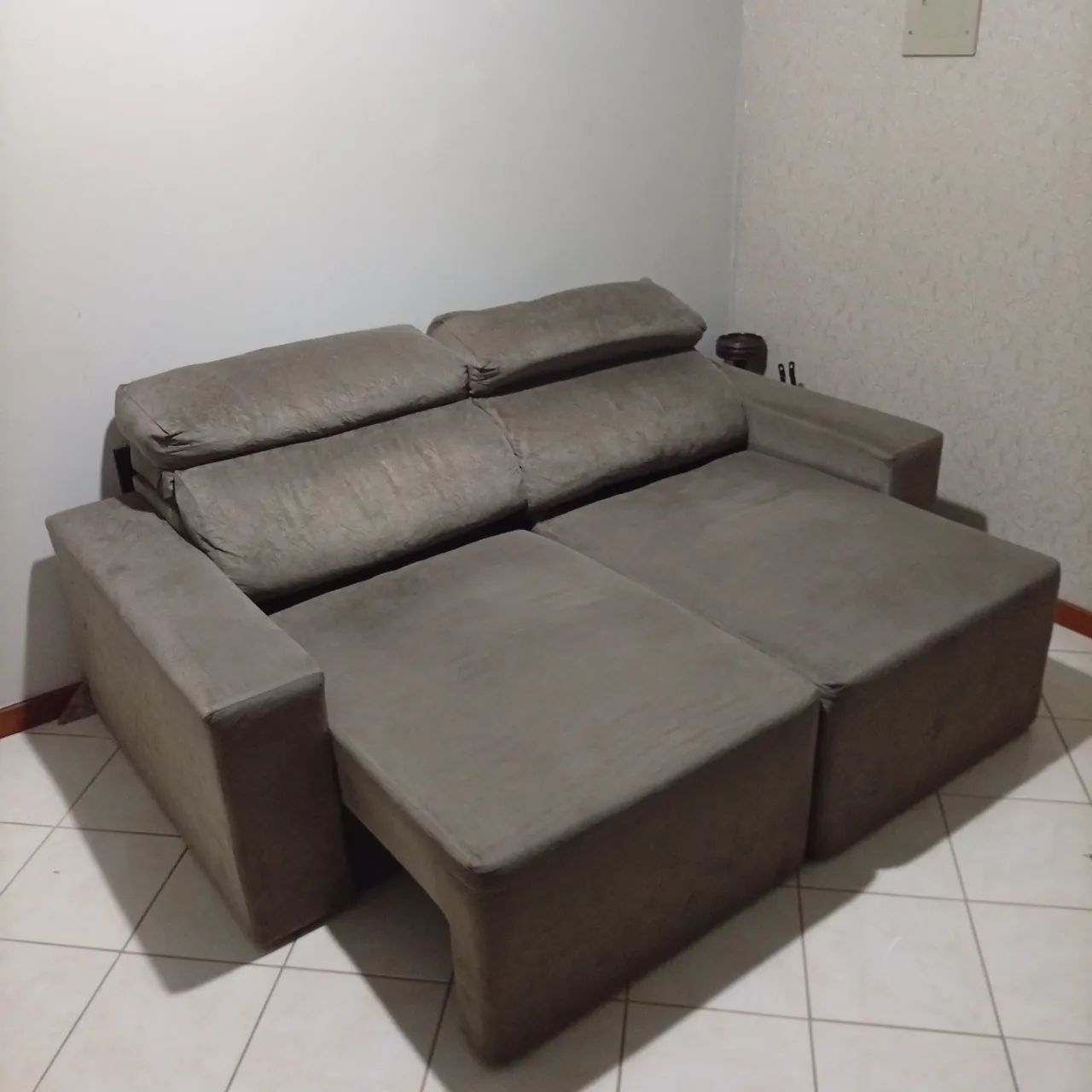 Sofá Retrátil 2 Lugares Perfeito Estado de Conservação - Foto 4