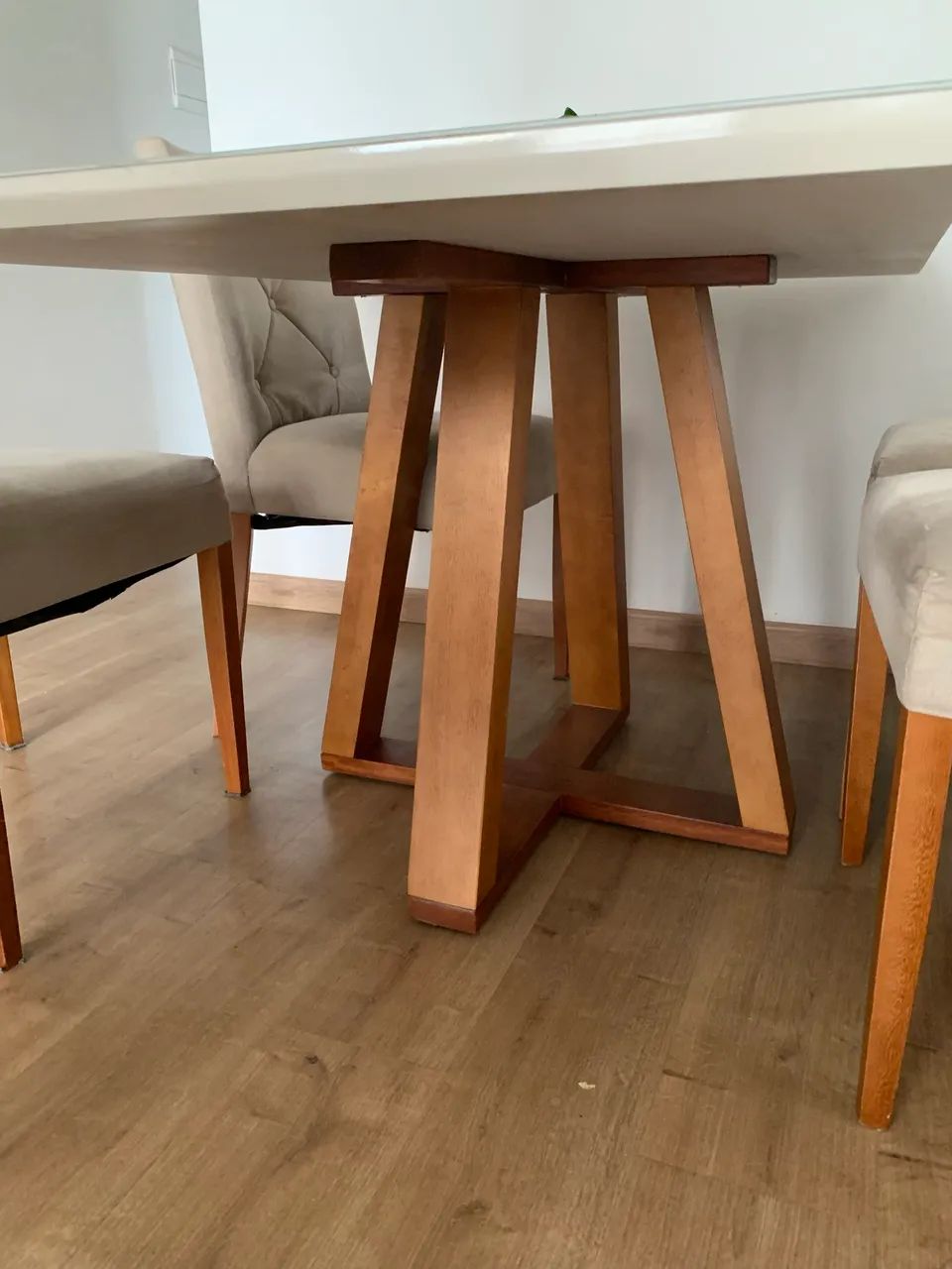 Mesa de Jantar 1,40 x 0,90 e 6 cadeiras