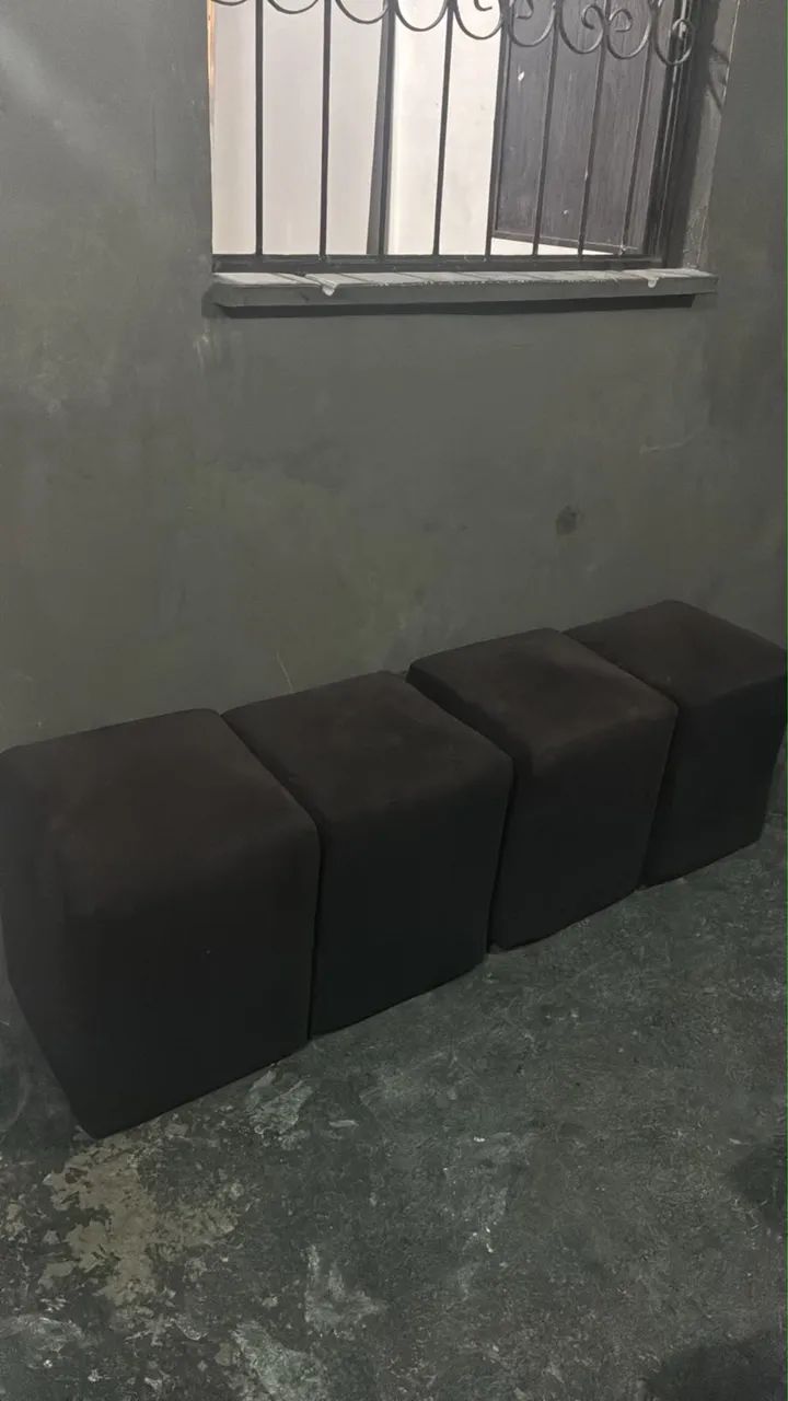 Sofá e 4 pufe 