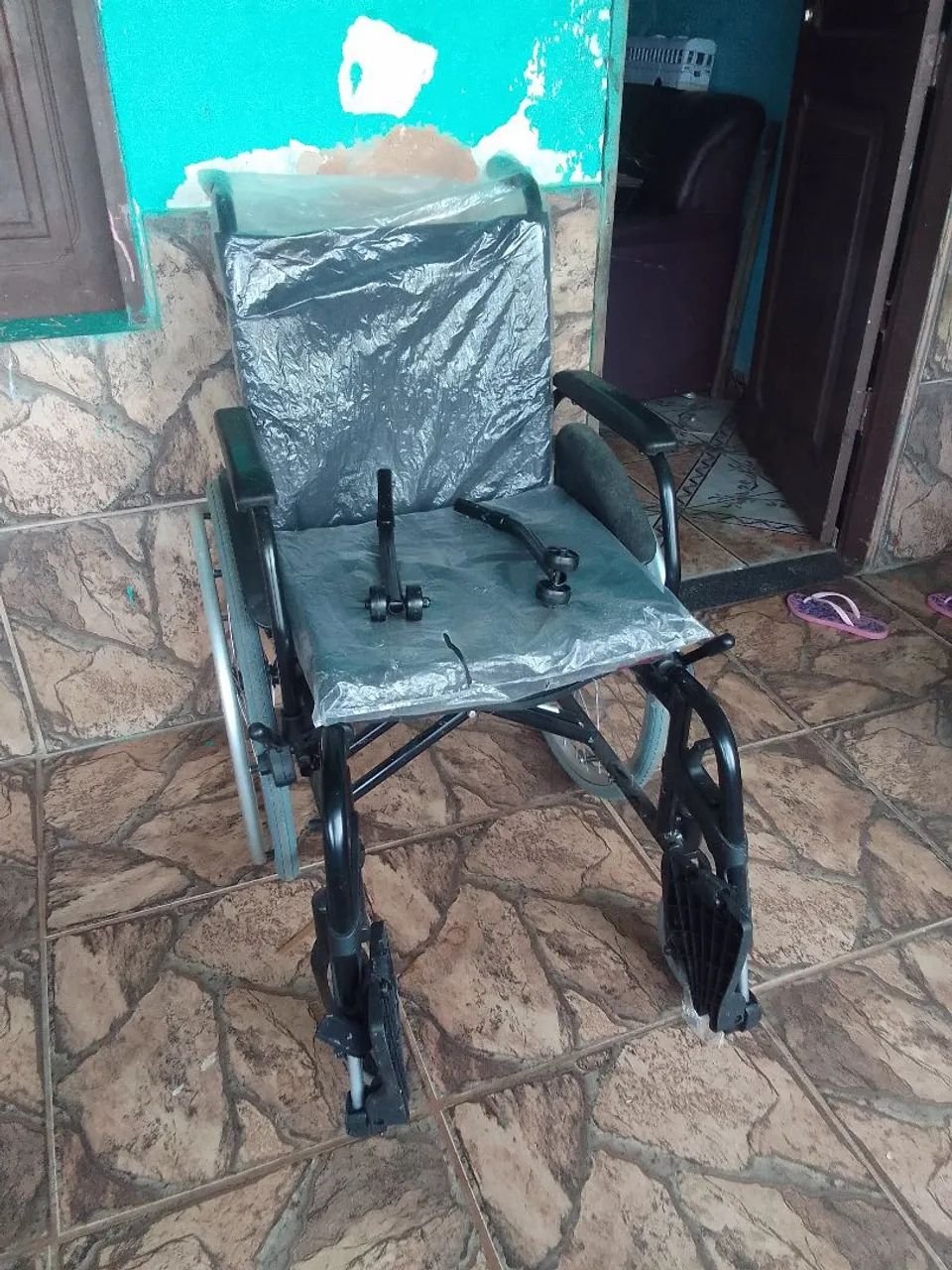 Vendo cadeira de rodas ortobras - Foto 2