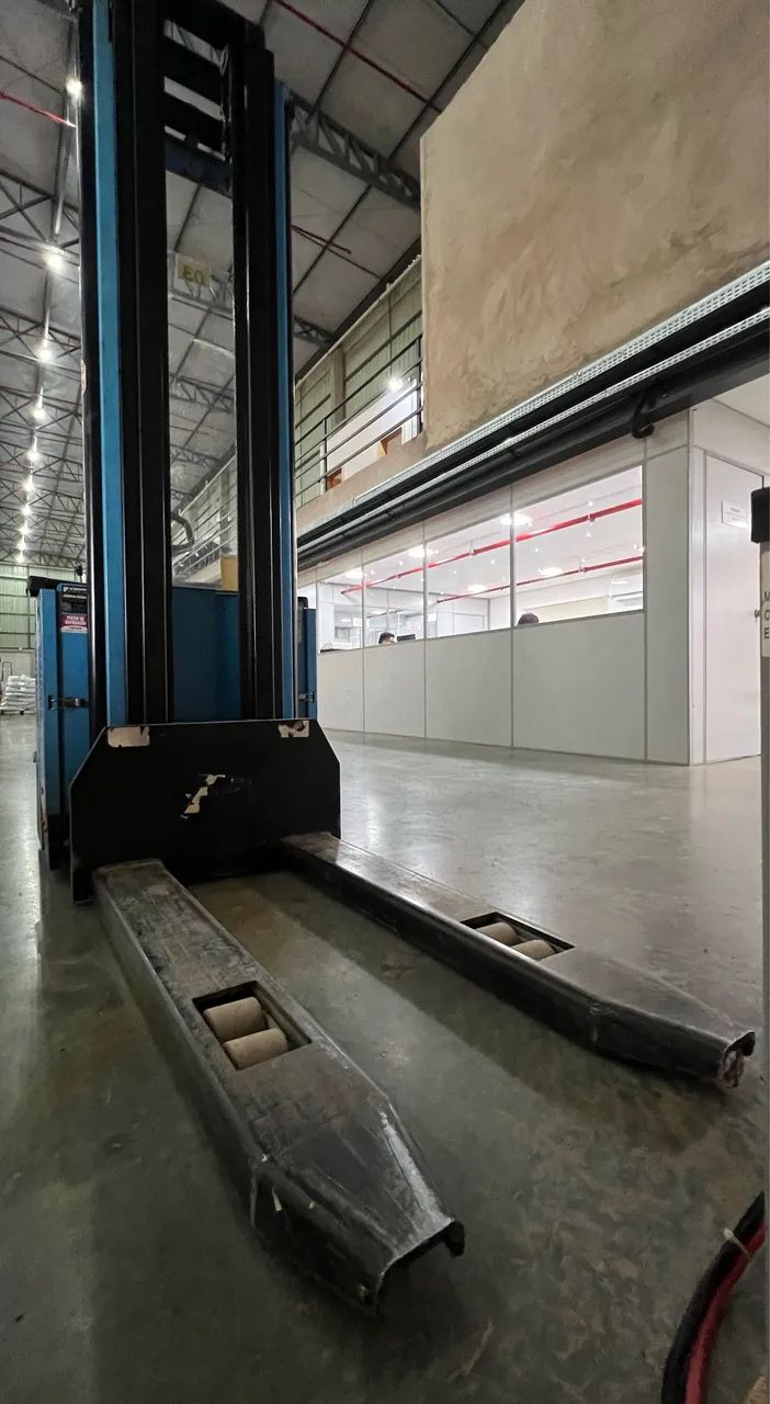Empilhadeira elétrica tracionaria Paletrans (usada) - Foto 6