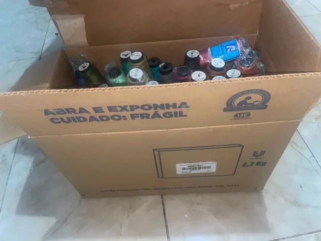 Lote com mais de 150 cones de linhas para costura - Foto 5