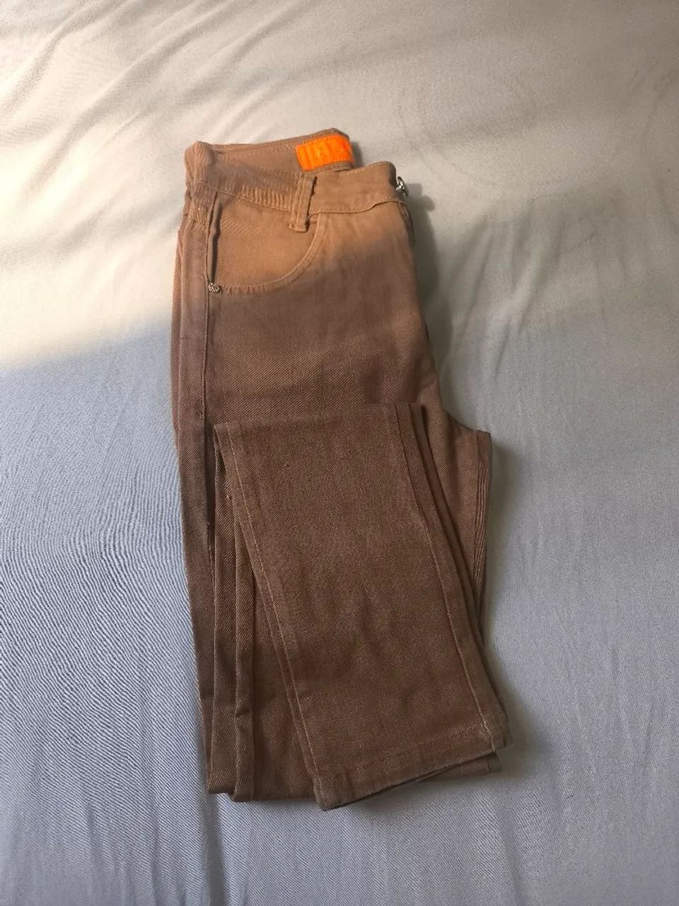 Calça jeans marron tamanho 40 seminova - Foto 2