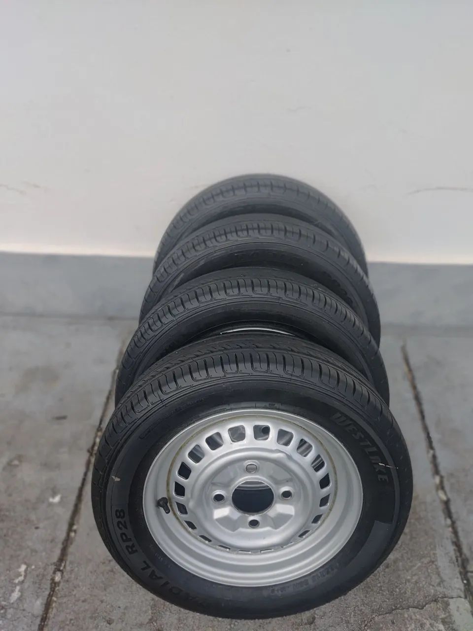 Pneus  e Rodas  Fusca - Foto 2