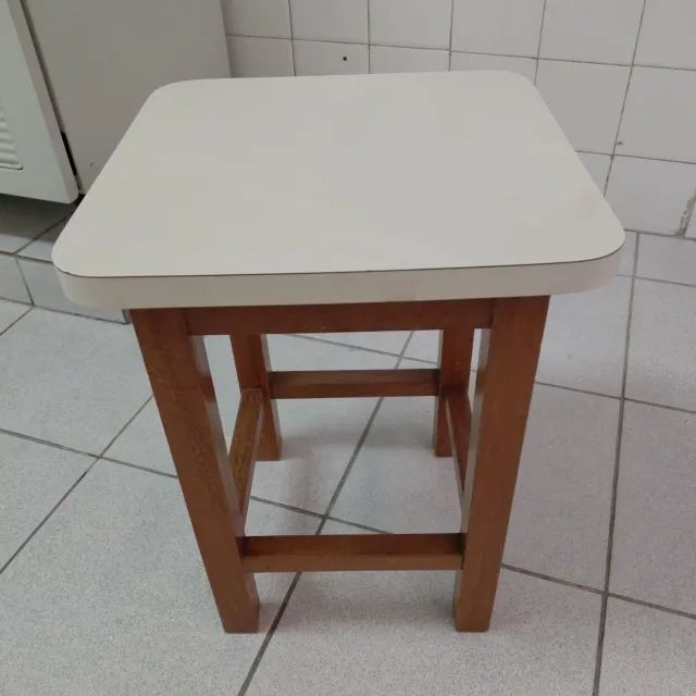 Banqueta de Cozinha/Sala Em perfeito estado - Foto 2