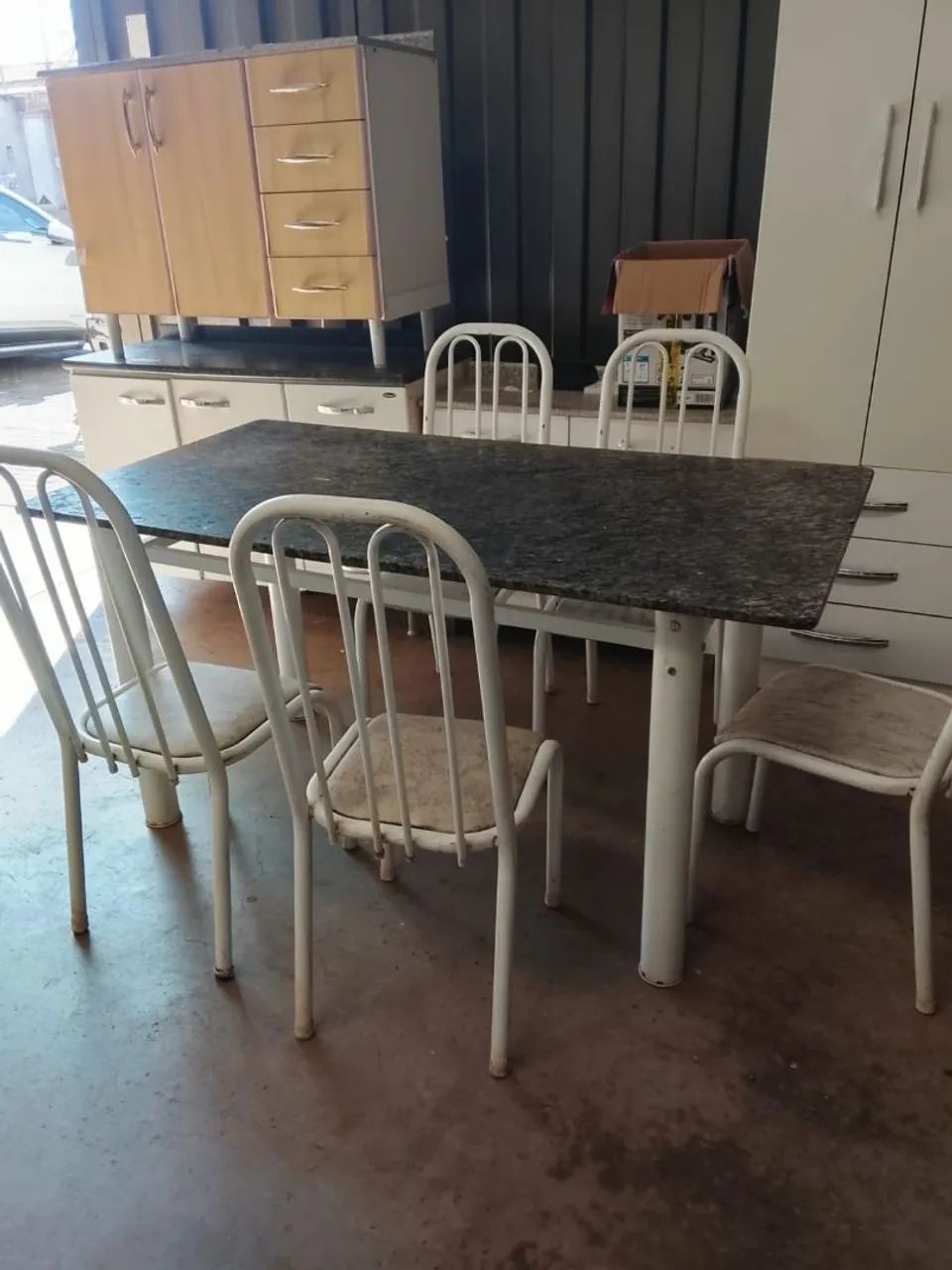 Mesa com cinco cadeiras USADAS ENTREGA dentro de Uberlândia MG  - Foto 2