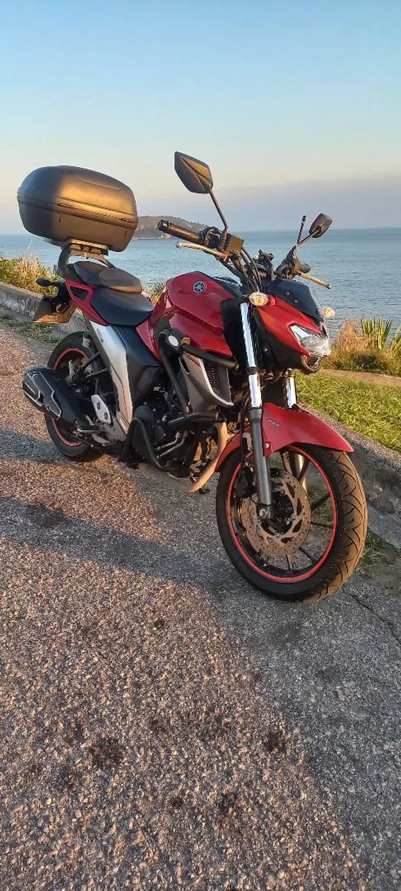 Fz 25 equipada e super bem cuidada