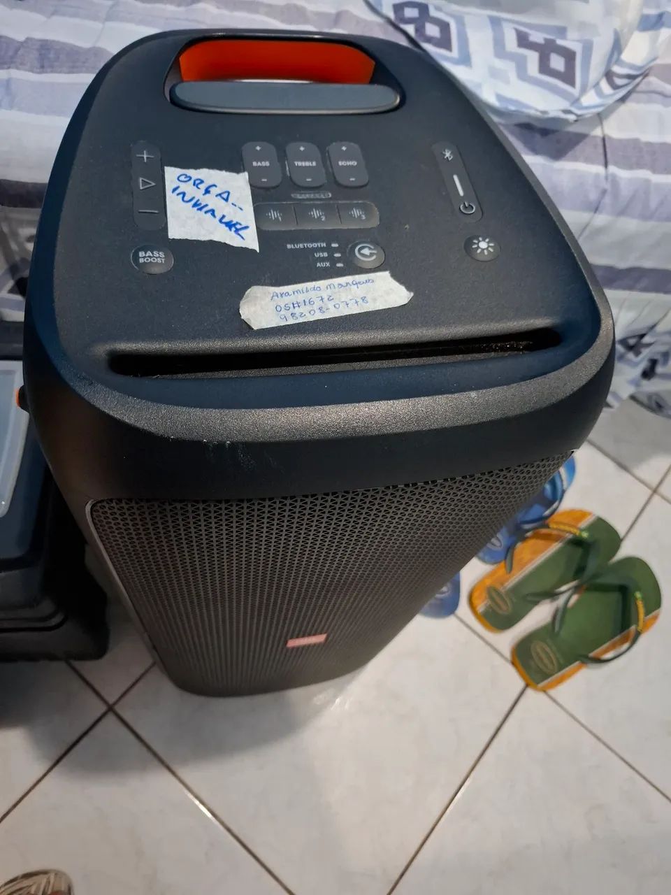 Caixa jbl 310 com defeito na placa.