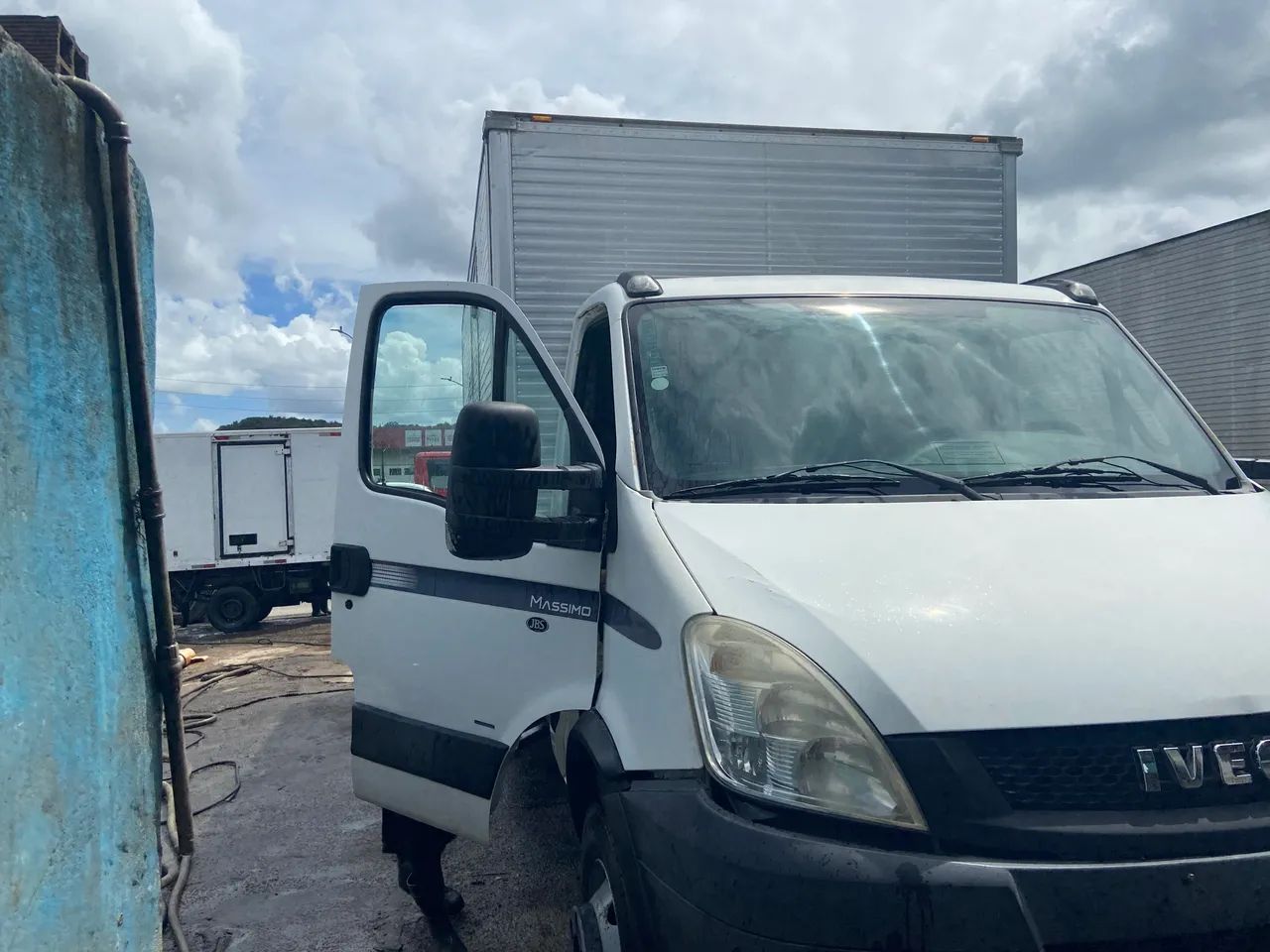 Caminhão Iveco Baú 70C16 Massimo 