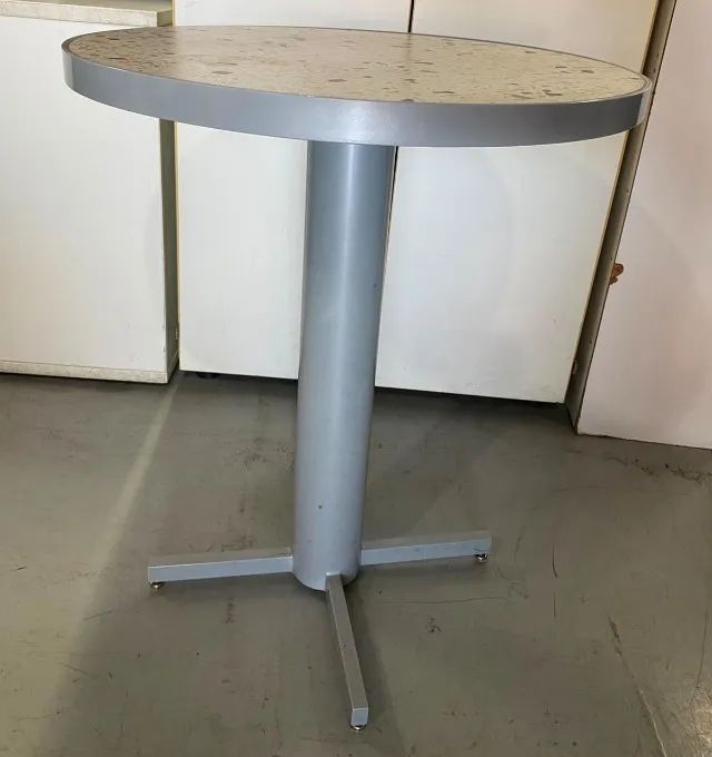 Mesa de Granilite com Pé de Ferro para Copas - Foto 3