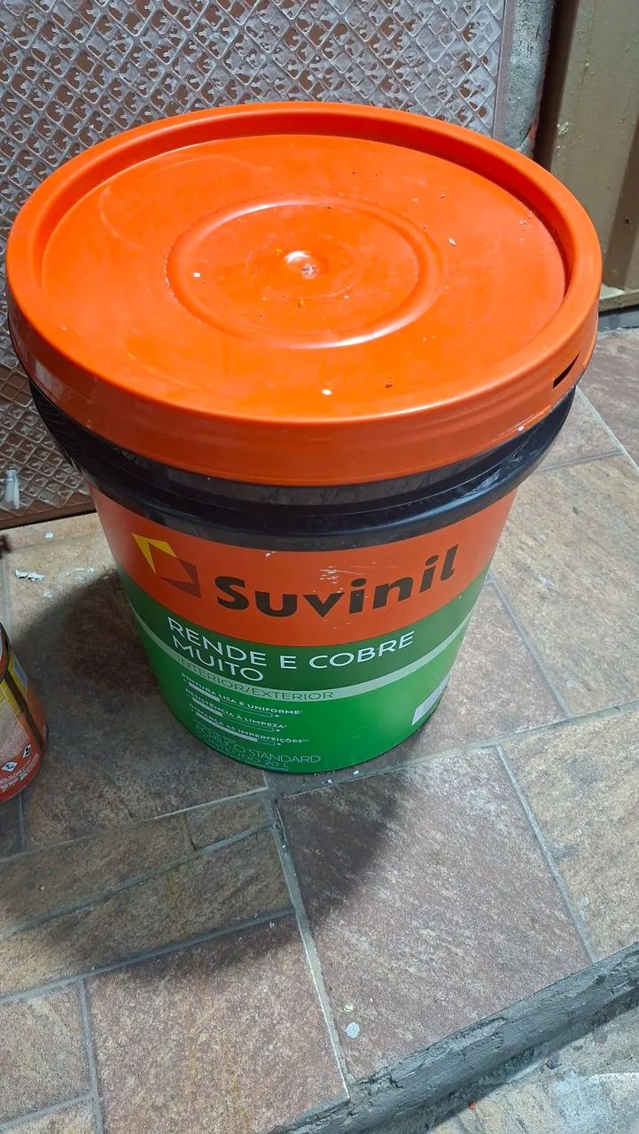 Vendo 02 balde dê tinta 20 l Suvinil interessado chamar no zap *
