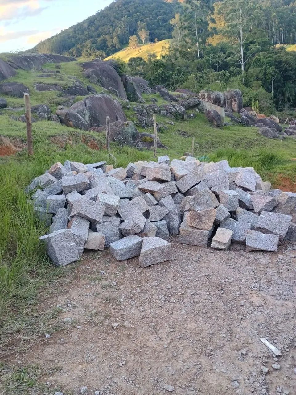 Execução de rocha, detonação e corte de pedra  - Foto 4