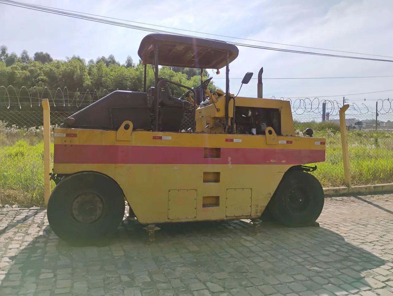 Rolo De Pneus Dynapac CP 221 ano 97 Baixei preço para vender - Foto 2