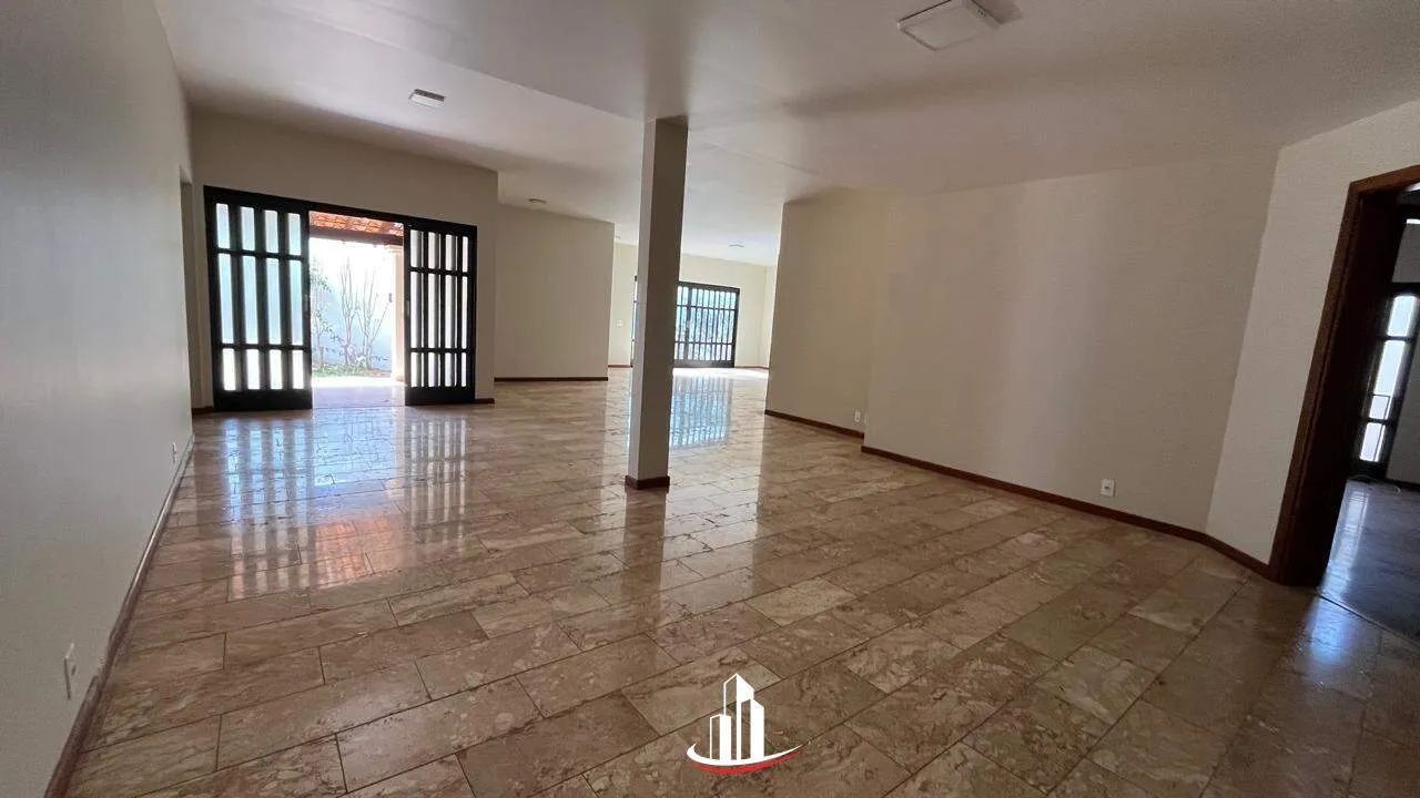Casa ampla com 3 suítes, suíte master com closet, escritório e 2 vagas cobertas no bairro: - Foto 2