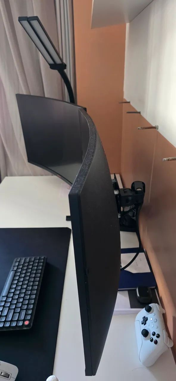 Monitor Gamer Curvo 31,5" AOC Agon e Suporte - Foto 2