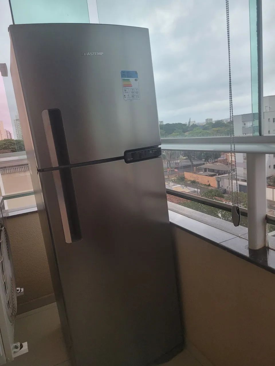 Geladeira semi nova 