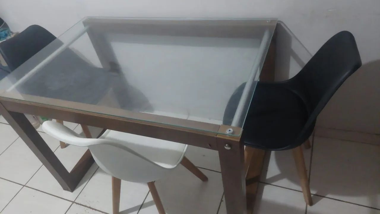 Mesa de vidro com 3 cadeiras  - Foto 3