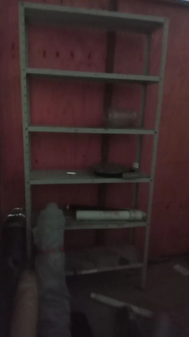 Estante de ferro