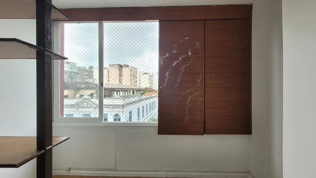 Catete - amplo quarto e sala com cozinha e banheiro - Foto 3