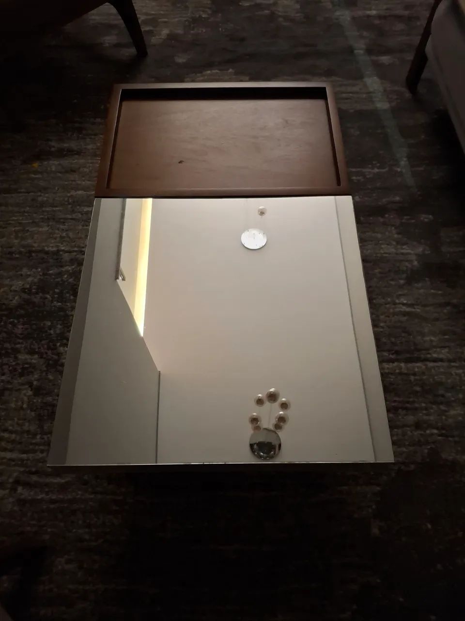 Mesa de Centro Retrô Espelhada com Bandeja Integrada - Pés Palito - Foto 2